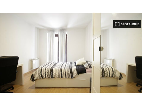 Habitaciones para alquilar en apartamento de 8 habitaciones… - Alquiler