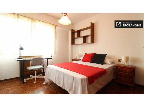 Plaza de Castilla 8 yatak odalı daire Kiralık Odalar - Kiralık