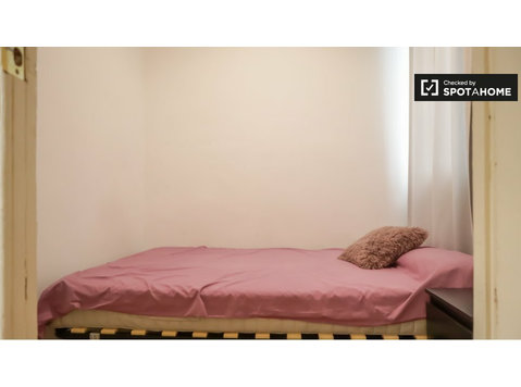 Zimmer zu vermieten in einer 3-Zimmer-Wohnung in Madrid - Zu Vermieten