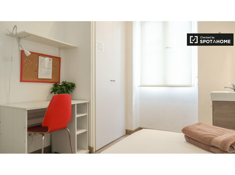 Rooms for rent in a residence in Gaztambide, Madrid - Ενοικίαση