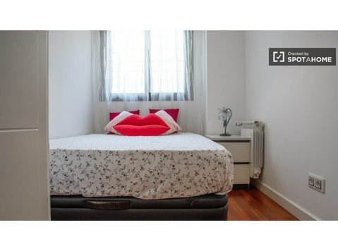 Rooms for rent in apartment with 1 bedroom in Madrid - Za iznajmljivanje