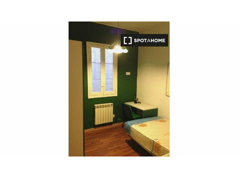 Serene room for rent in 9-bedroom apartment in Atocha - เพื่อให้เช่า