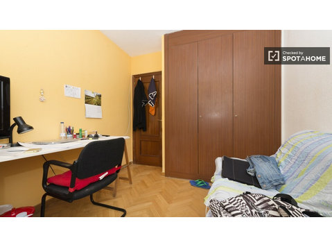 Share an apartment in Villaviciosa de Odón, Madrid - For Rent