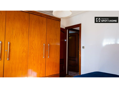 Single room for rent, 3-bedroom apartment, Getafe, Madrid - Kiadó