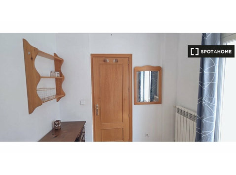 Single room in Guindalera, Salamanca zone, house with 10 bed - Под наем