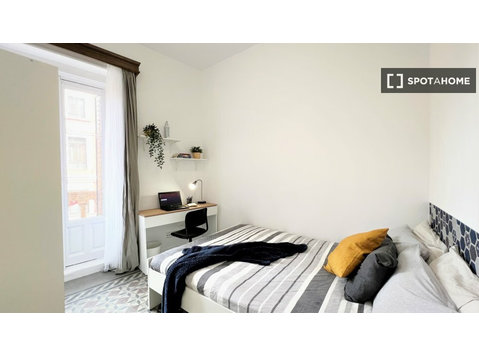 Amplia habitación en apartamento de 6 dormitorios en… - Alquiler