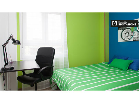 Spacious room in shared apartment in Alcalá de Henares - برای اجاره