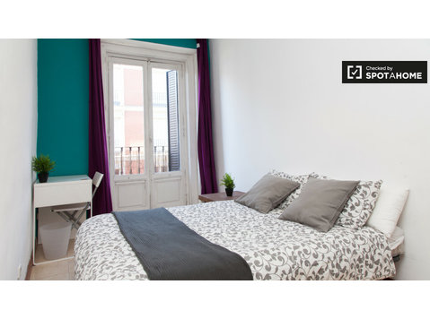Amplia habitación en piso compartido en Puerta del Sol,… - Alquiler
