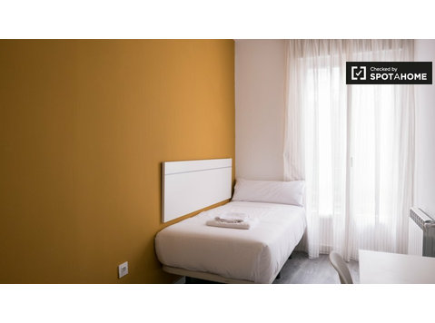 Quarto elegante para alugar em Madrid Centro - Aluguel