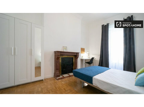 Stilvolles Zimmer in einem Apartment mit 11 Schlafzimmern… - Zu Vermieten