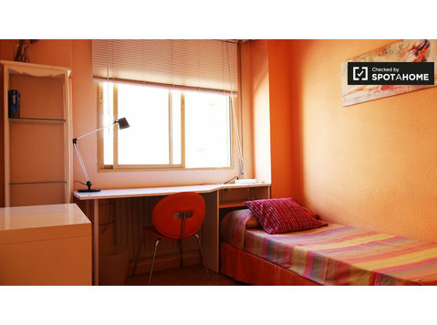 Imperial, Madrid'de 3 yatak odalı daire bulunan şık oda - Kiralık
