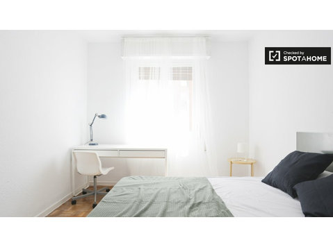 Sunny room for rent in Guindalera, Madrid - Annan üürile
