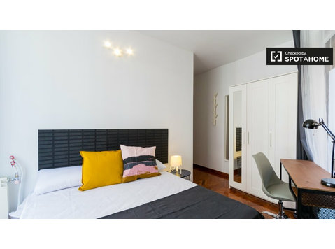 Sunny room for rent in Madrid Centro - Til Leie