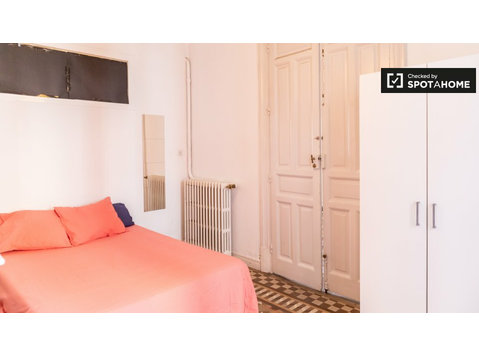 Słoneczny pokój w 10-pokojowym apartamencie w Sol, Madryt - Do wynajęcia