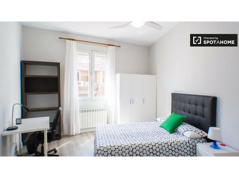 Habitación soleada en piso compartido en Chamberí, Madrid - Alquiler