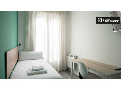 Habitación ordenada en alquiler en el centro de madrid. - Alquiler