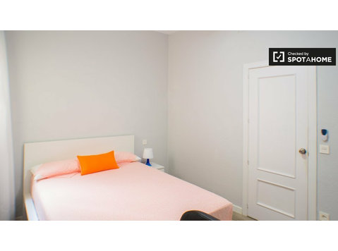 Acolhedor quarto em apartamento compartilhado em Chamberí,… - Aluguel