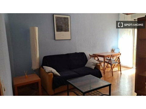 Apartamento de 1 dormitorio en alquiler en Antón Martín,… - Pisos