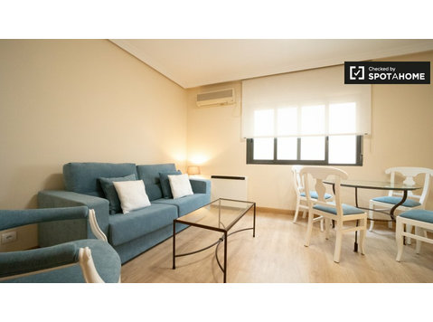apartamento de 1 dormitorio en alquiler en Madrid Centro - Pisos
