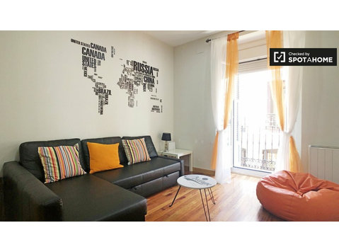 Madrid'in merkezinde kiralık 1 yatak odalı daire balkonlu - Apartman Daireleri