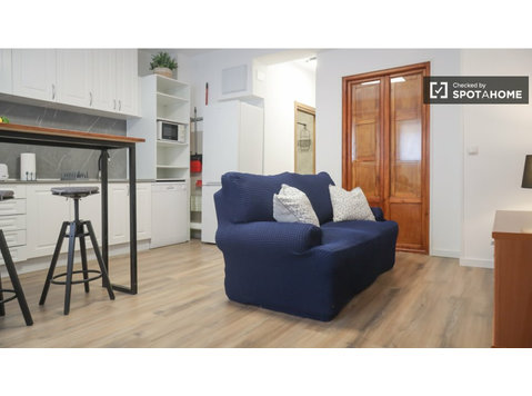 Madrid'de Palomeras Sureste'de kiralık 1 yatak odalı daire - Apartman Daireleri
