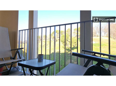 Apartamento de 2 dormitorios en alquiler en Casa de Campo,… - Pisos