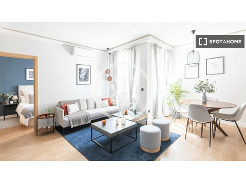 Fuente del Berro, Madrid'de kiralık 2 yatak odalı daire - Apartman Daireleri