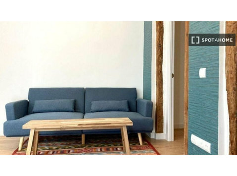 2-bedroom apartment for rent in Lavapiés, Madrid - דירות