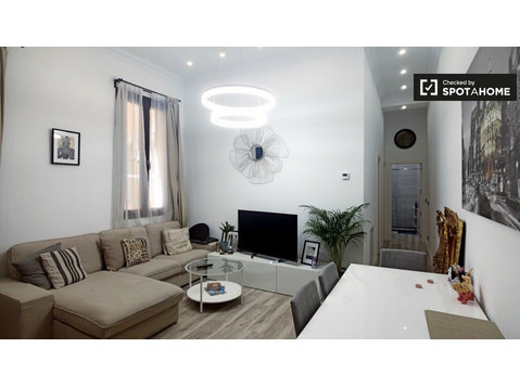 Apartamento de 2 dormitorios en alquiler en Malasaña, Madrid - Pisos