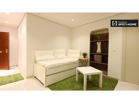 Apartamento de 2 quartos para alugar em Pacífico, Madrid - Apartamentos