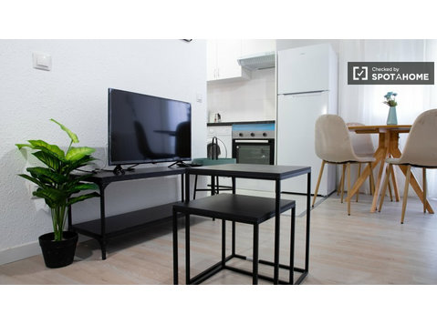 Apartamento de 2 quartos para alugar em Pueblo Nuevo, Madrid - Apartamentos