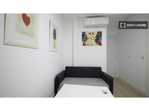 2-pokojowe mieszkanie do wynajęcia w Puerta del Ángel,… - Mieszkanie