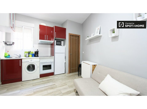 Apartamento de 2 dormitorios en alquiler en Tetuán, Madrid - Pisos