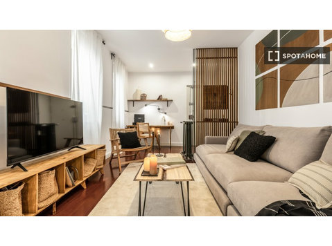 3-bedroom apartment for rent in Almagro, Madrid - Apartamentos