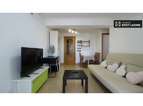 3-bedroom apartment for rent in Almendrales, Madrid - Apartmány