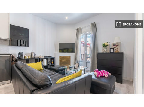 Appartamento con 3 camere da letto in affitto a… - Appartamenti