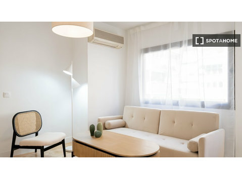 Apartamento de 3 quartos para alugar em Pacífico, Madrid - Apartamentos
