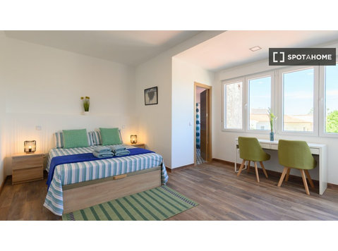 Appartamento con 3 camere da letto in affitto a Valverde,… - Appartamenti