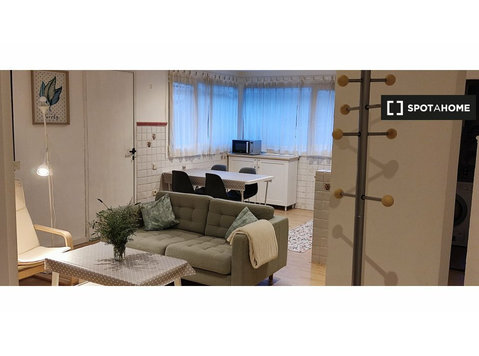 Aluga-se apartamento de 3 quartos em Mirasierra, Madrid - Apartamentos