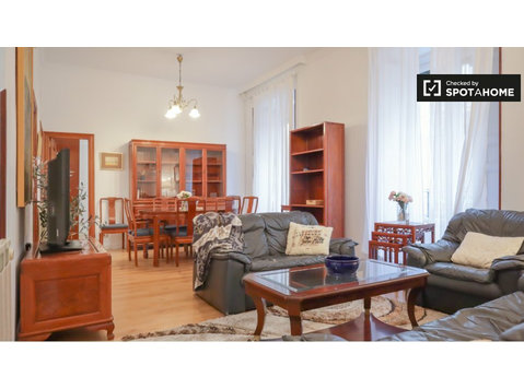 3-bedroom apartment with balconies for rent - Chueca, Madrid - Lakások