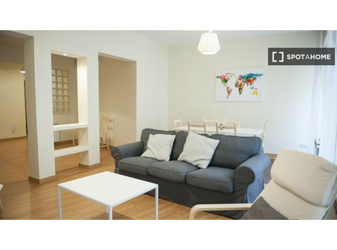 Gran Via, Madrid'de kiralık 4 yatak odalı daire - Apartman Daireleri