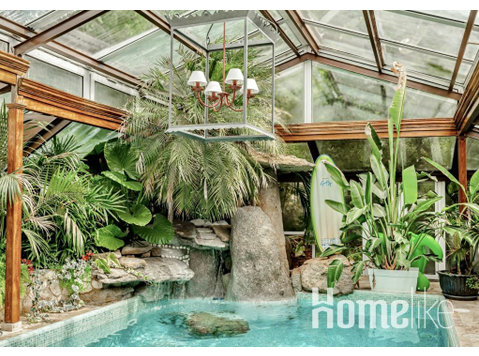 5-Suite Luxury Villa in Madrid with Oasis & Indoor Pool - Apartemen