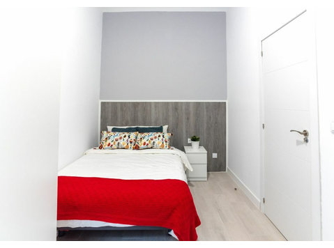 Acogedora habitación doble en Fuencarral - Апартаменти