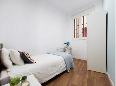 Acogedora habitación en el barrio de Lavapiés - Apartments
