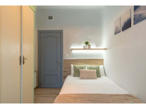 Agradable habitación en Eduardo Marquina - Apartments