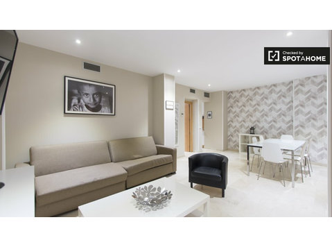 Centro, Madrid şehrinde kiralık geniş 1 yatak odalı daire - Apartman Daireleri