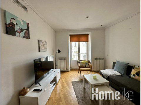 Apartment for rent on Calle de las Veneras - Asunnot