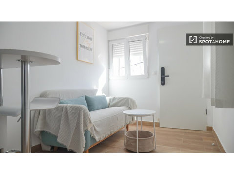 Wohnung mit 1 Schlafzimmer zu vermieten in Cuatro Caminos,… - Wohnungen