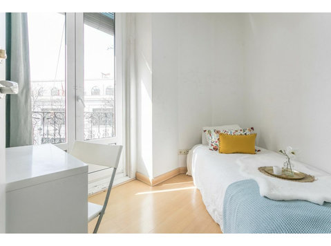 Bonita habitación individual en Bailén - Apartamentos