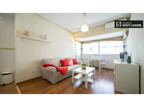 Jasne 1-pokojowe mieszkanie do wynajęcia w Salamance w… - Mieszkanie